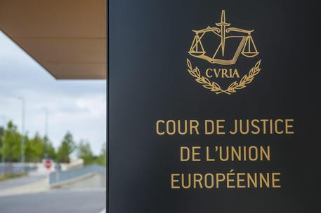 La legittimità delle restrizioni alla detrazione IVA su biglietti e servizi ricreativi: l'orientamento della Corte di Giustizia UE